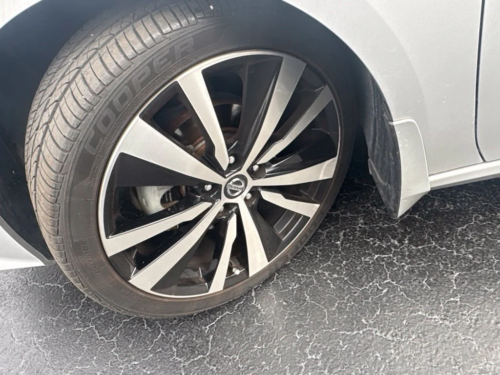 Used 2021 Silver Nissan 2.0 SR image 10