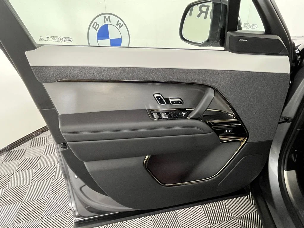Used 2024 Gray Land Rover Dynamic SE image 28