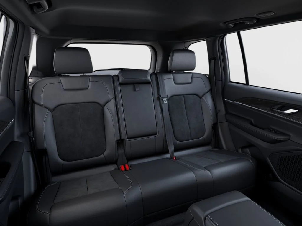 New 2026 Bright White Clear-Coat Exterior Paint Jeep Altitude image 17