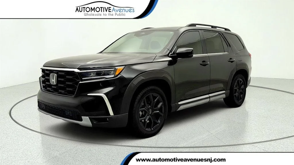 2025 Honda Pilot Touring 2WD's photo