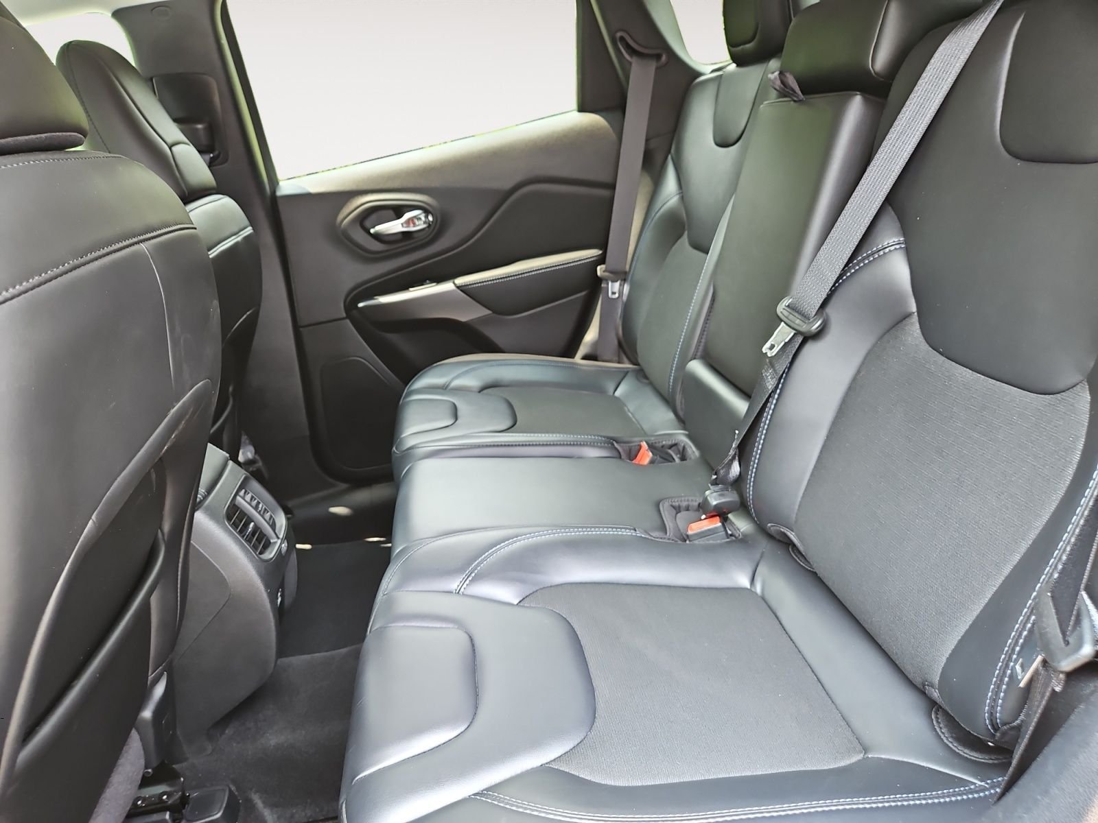 Used 2021 Beige Jeep Latitude Plus image 13