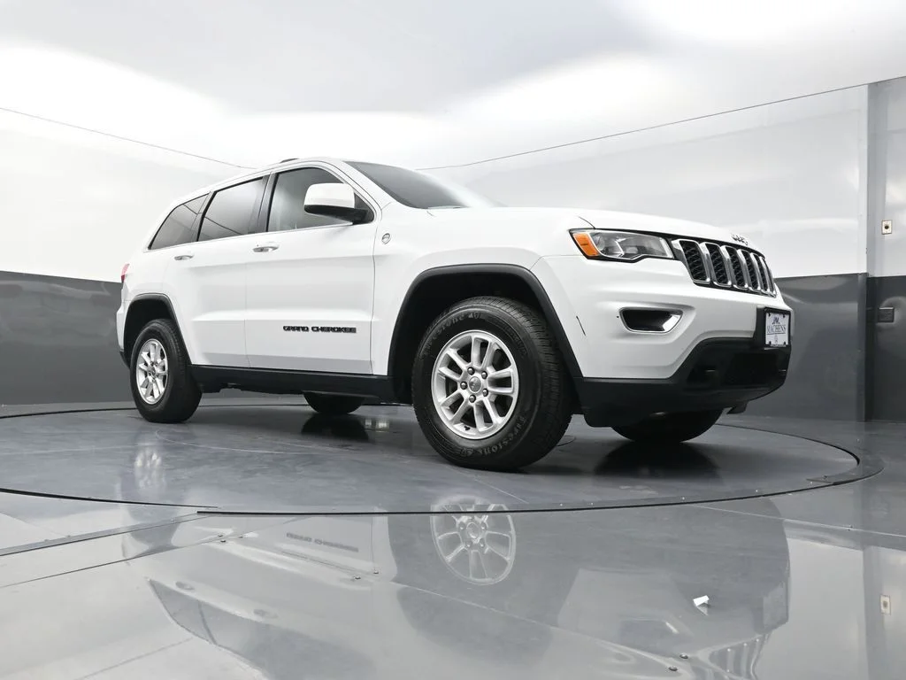 Used 2019 White Jeep Laredo E image 21