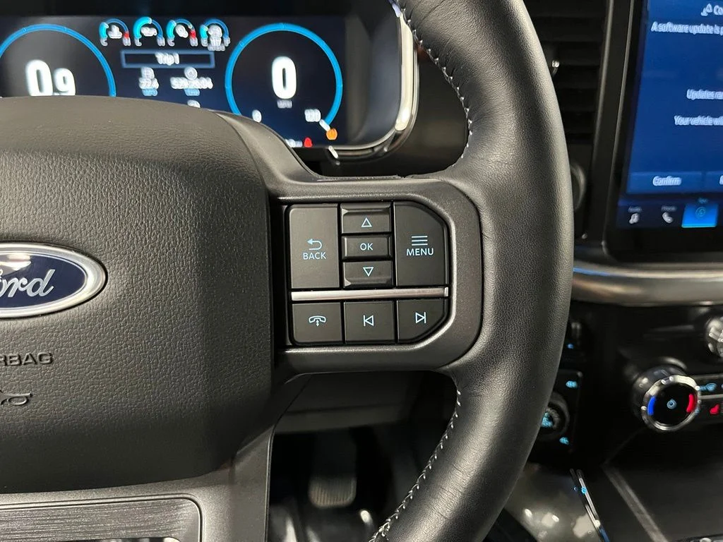 Used 2023 White Ford Lariat image 31