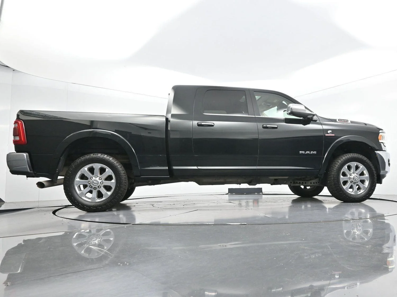 Used 2019 Black Forest Green Pearlcoat Ram Laramie image 50