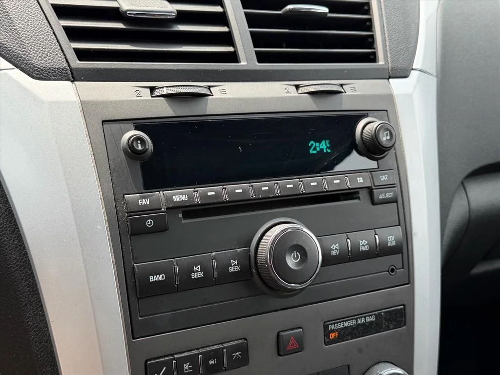 Used 2011 White Chevrolet LT image 19