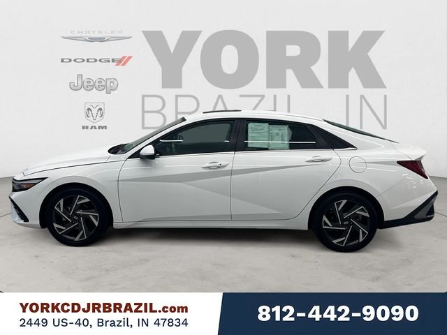 Used 2025 White Hyundai SEL Convenience image 2