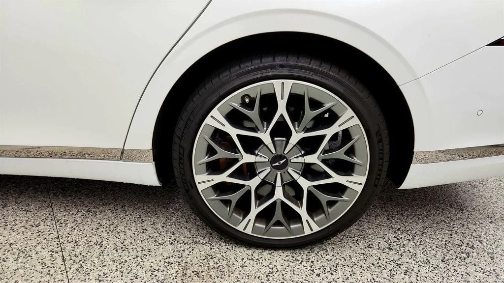 Used 2025 Uyuni White Genesis 3.5T e-SC AWD image 9