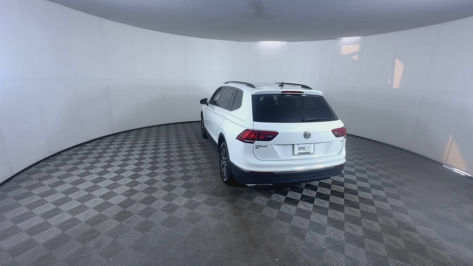 Used 2018 Pure White Volkswagen SEL image 7