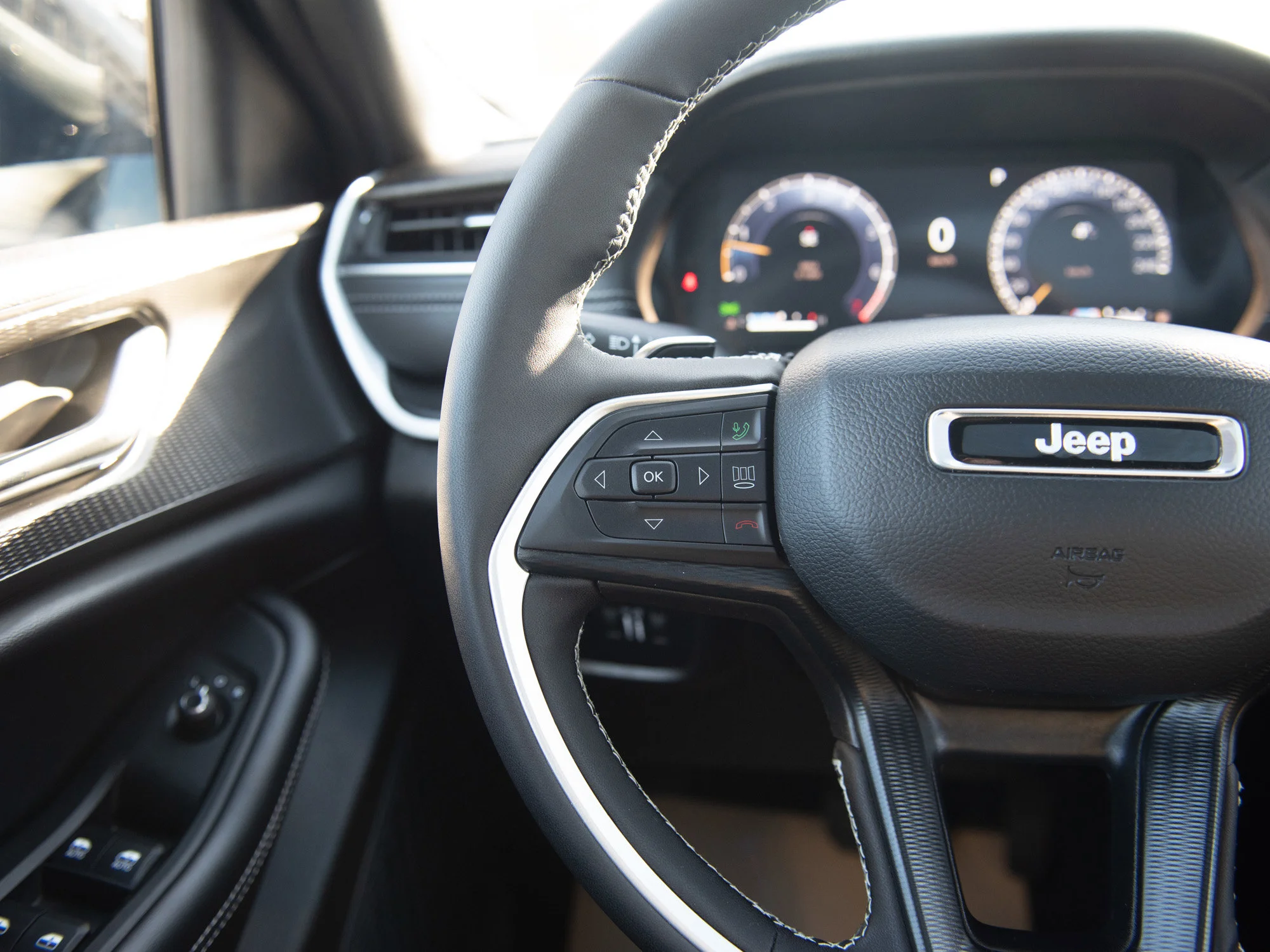 Certified Used 2025 White Jeep Altitude * Trailer Tow Package, Sunroof, Heated Seats, No Accidents image 19