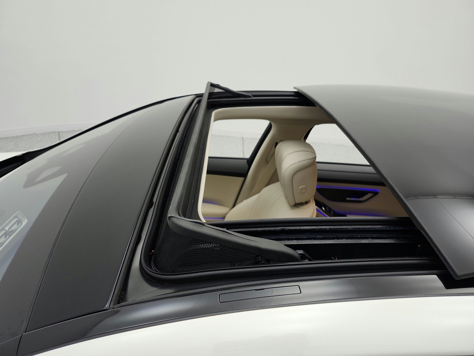 Certified Used 2023 MANUFAKTUR Diamond White Mercedes-Benz S 500 4MATIC® Sedan image 16