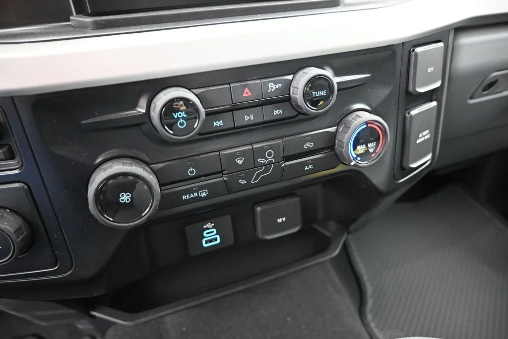 New 2026 Oxford White Ford XLT image 15
