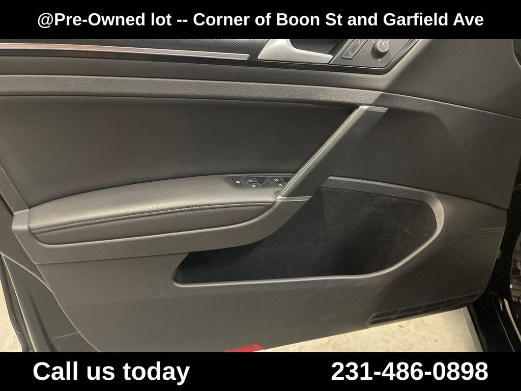 Used 2015  Volkswagen SEL image 15
