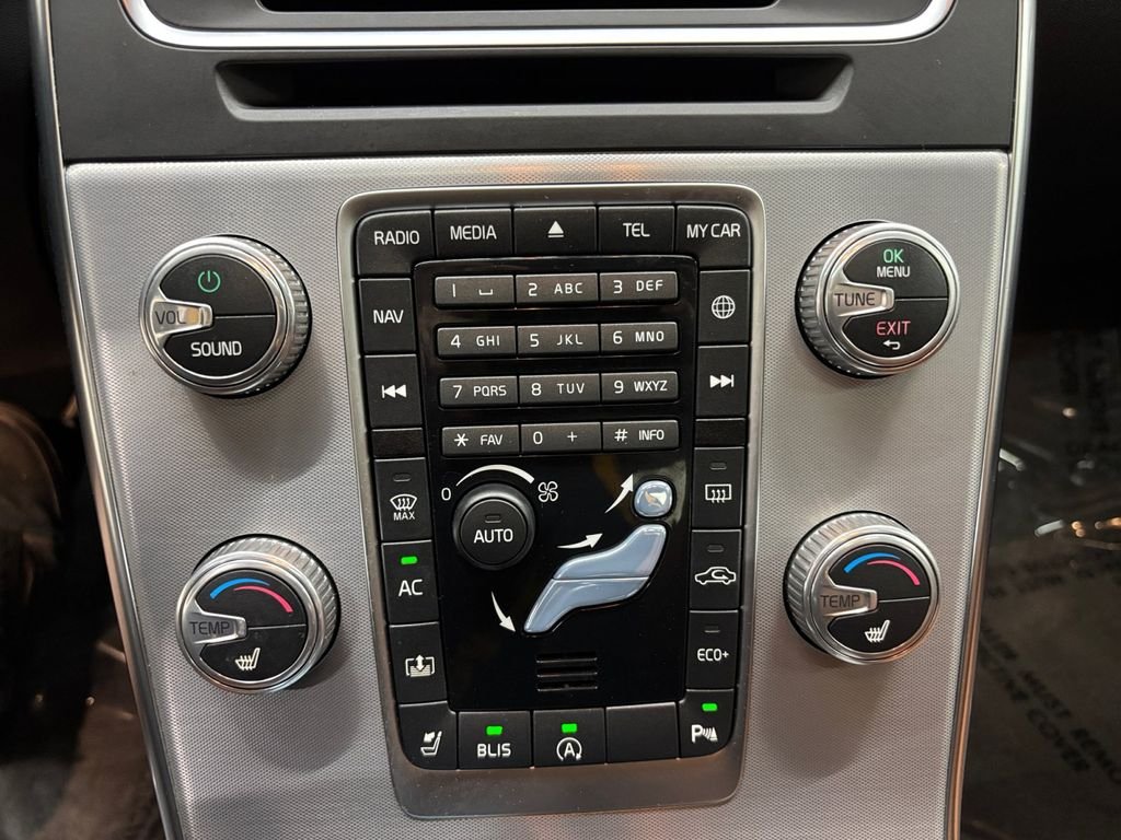 Used 2017 Onyx Black Metallic Volvo T5 image 22