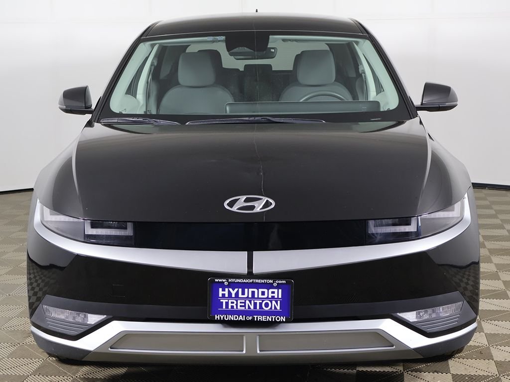 Used 2023 Black Hyundai SE image 11