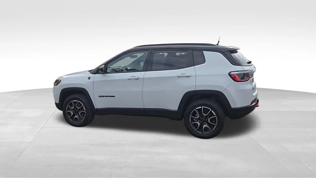Used 2025 White Jeep Trailhawk image 5