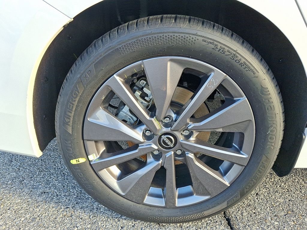 New 2026 White Nissan SL image 5