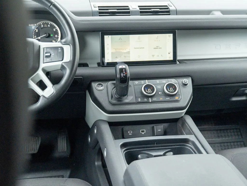 Used 2023 White Land Rover Standard image 20