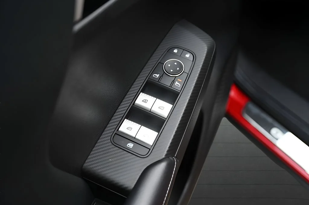 Used 2024 Red Mitsubishi ES image 34