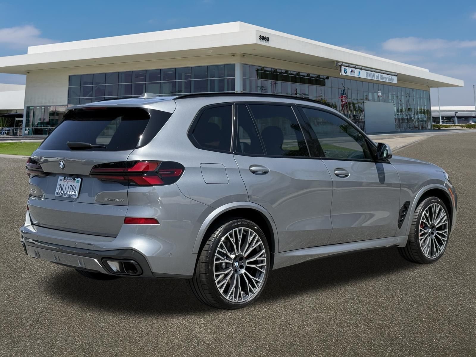 Used 2026 Skyscraper Grey Metallic BMW sDrive40i image 10