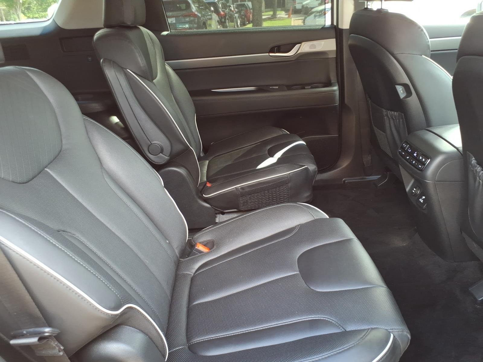 Used 2024 Hyper White Hyundai SEL 7P image 27