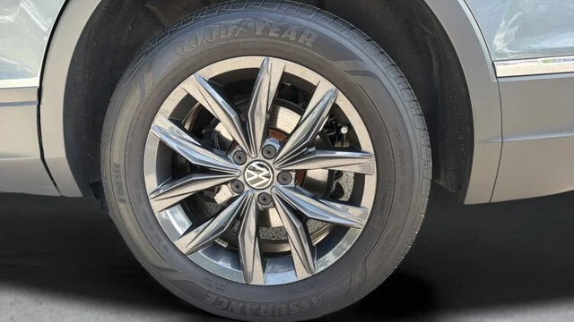 Used 2024 Platinum Gray Metallic Volkswagen 2.0T SE image 42