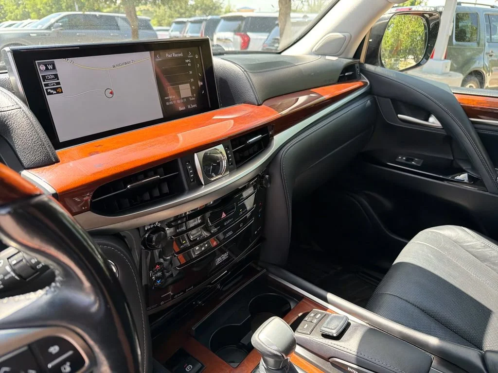 Used 2017  Lexus LX 570 image 28