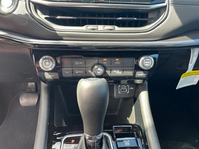 New 2026 Hydro Blue Pearlcoat Jeep Latitude image 34