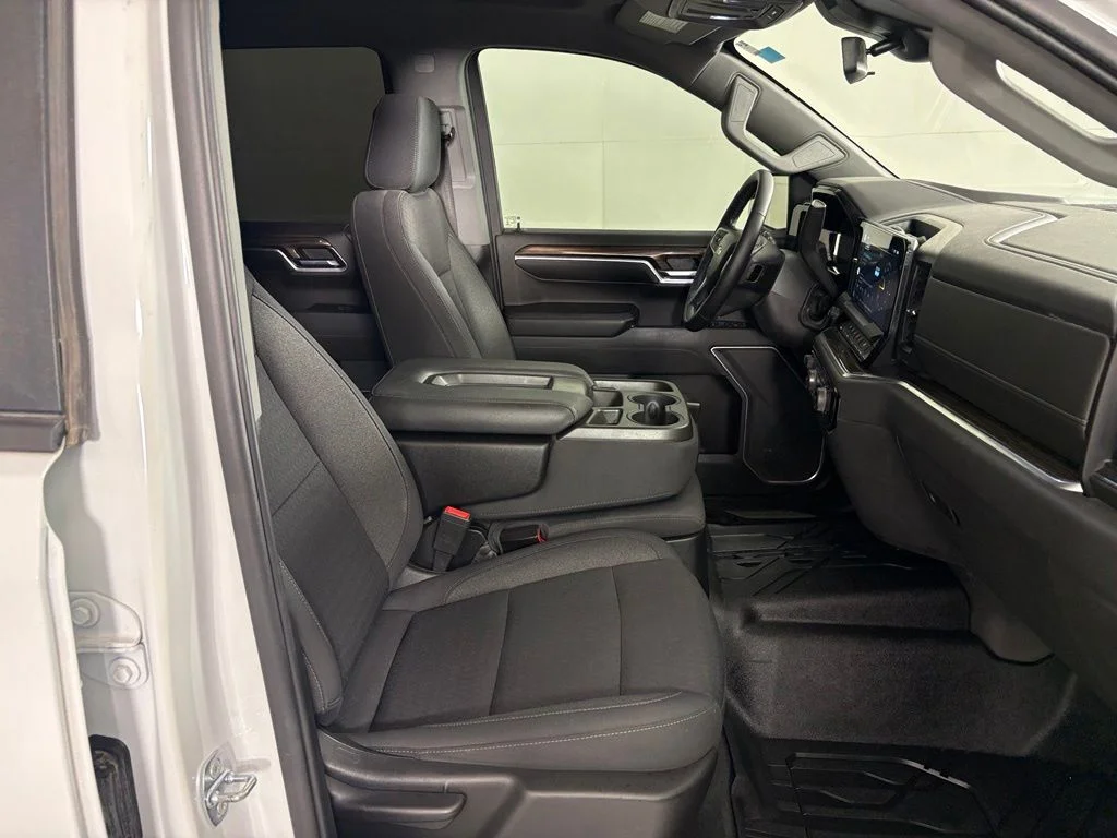 Used 2022 White Chevrolet LT image 46
