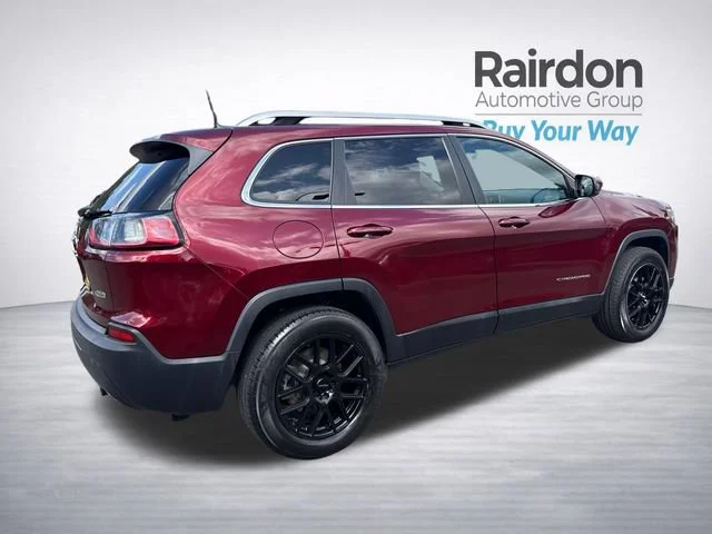 Used 2019 Velvet Red Pearlcoat Jeep Latitude Plus image 7
