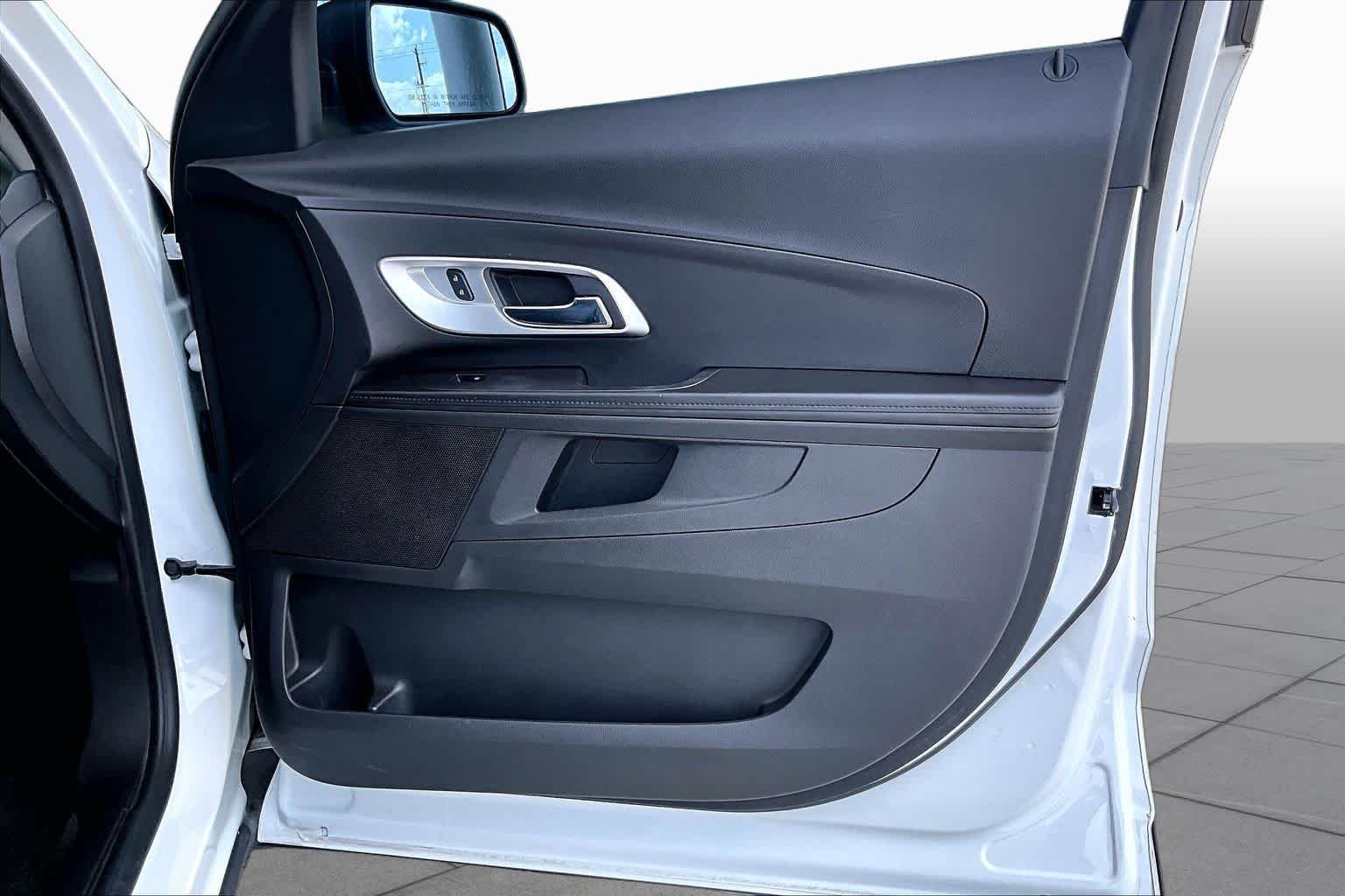 Used 2015 Summit White Chevrolet LS image 20