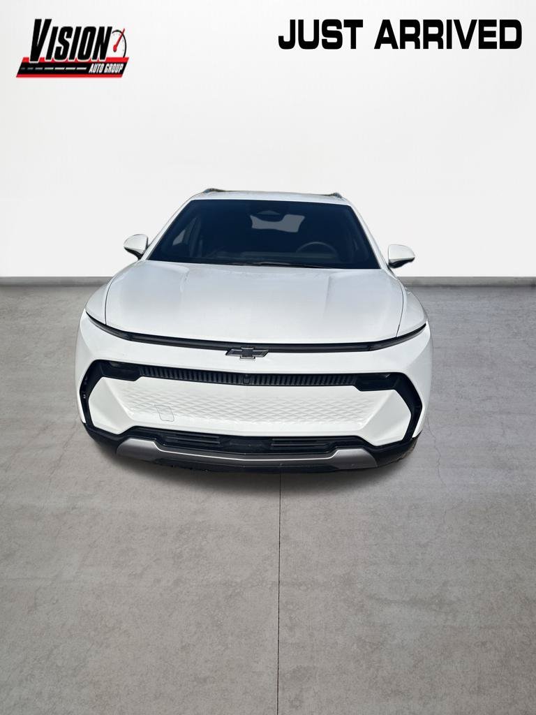 Used 2024 White Chevrolet LT image 3