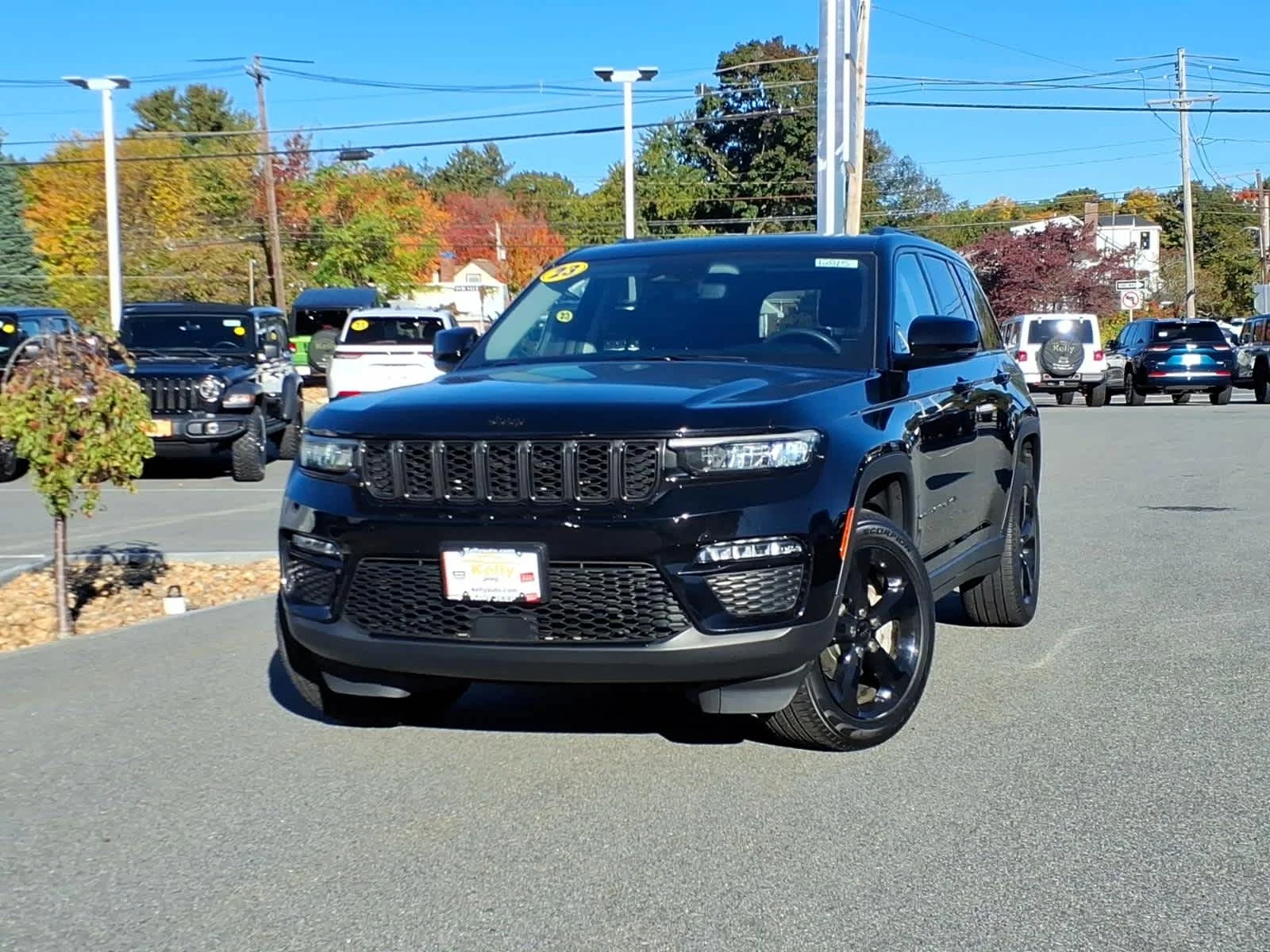 Used 2023 Diamond Black Crystal Pearlcoat Jeep Limited image 2