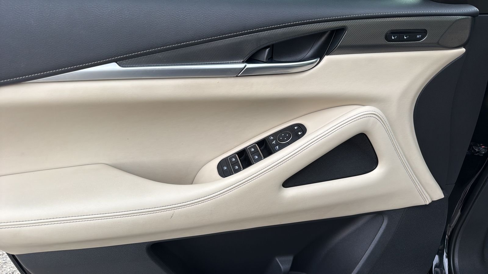 Used 2022 Black INFINITI LUXE image 9