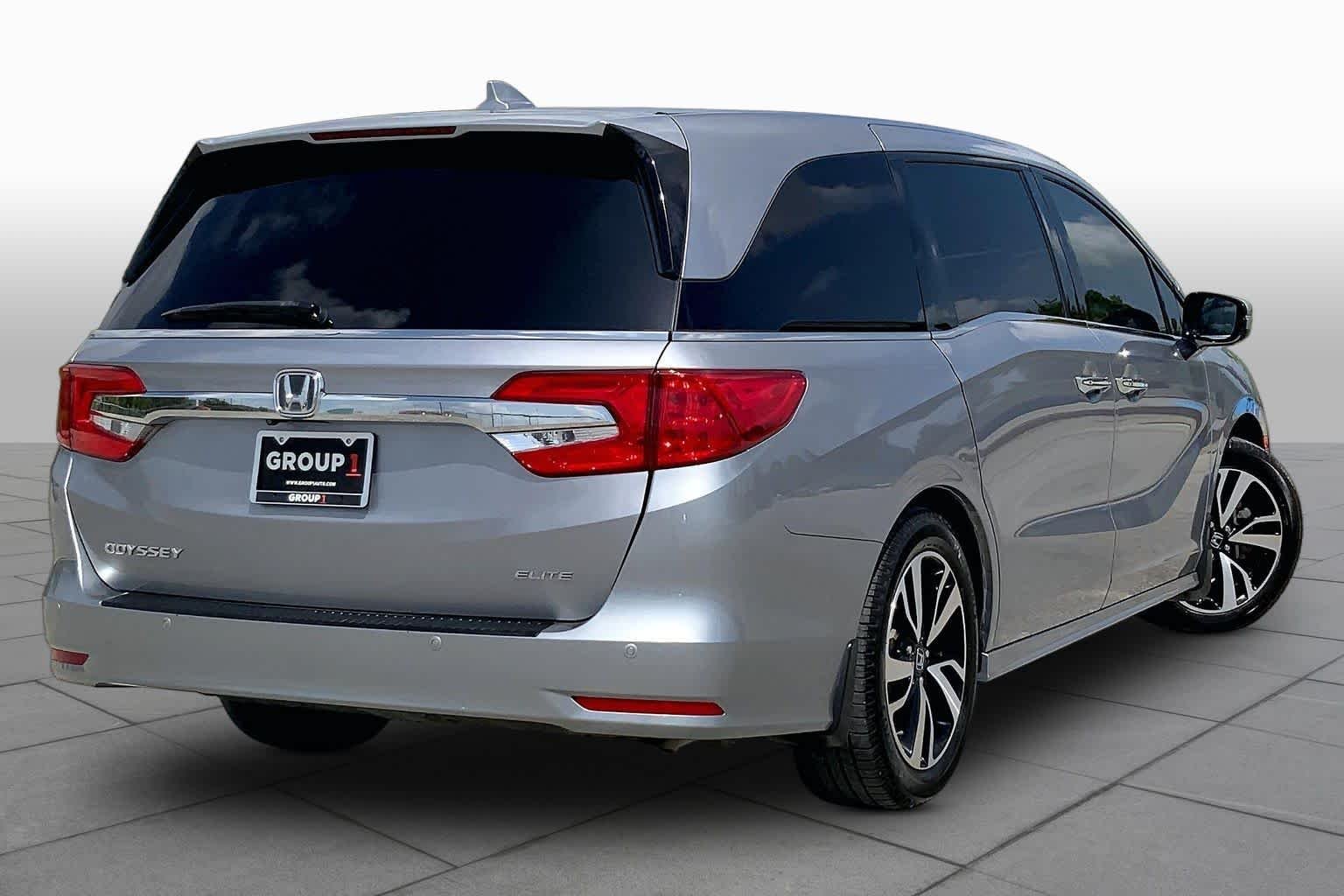 Used 2020 Lunar Silver Metallic Honda Elite image 13