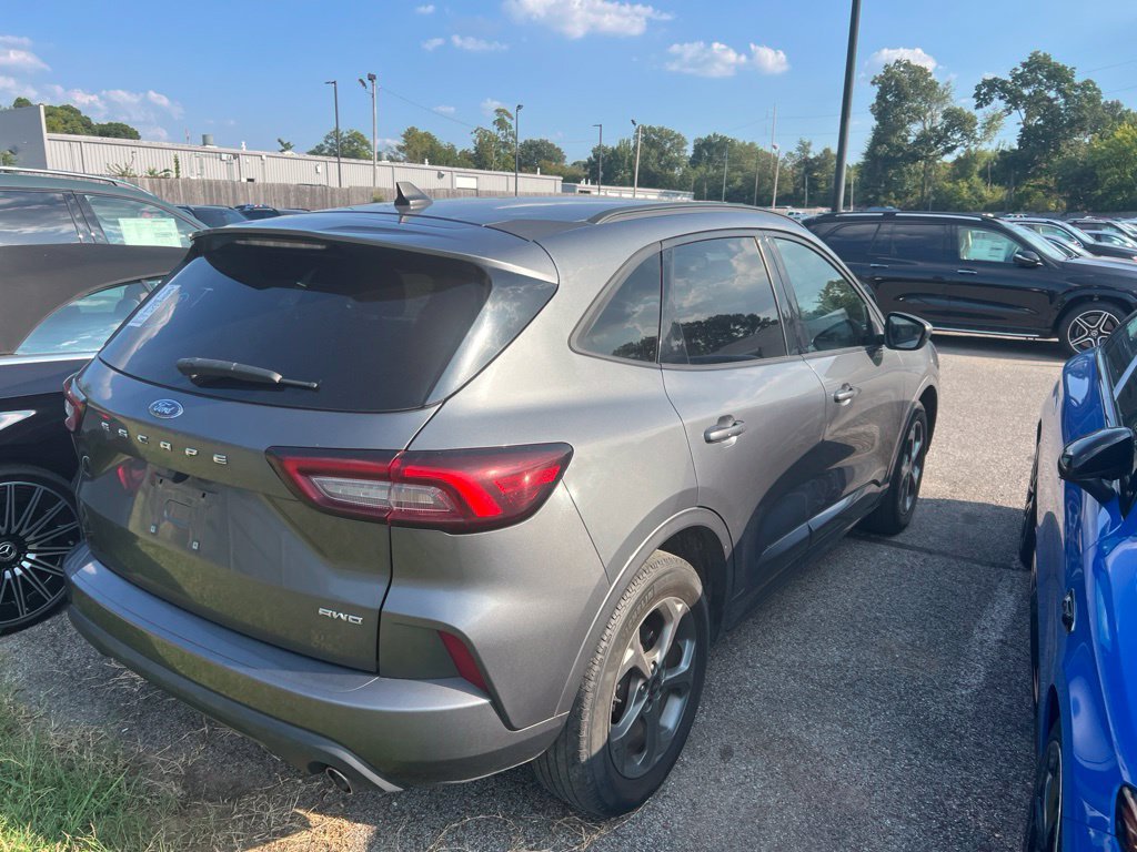 Used 2023 Gray Ford ST-Line image 4