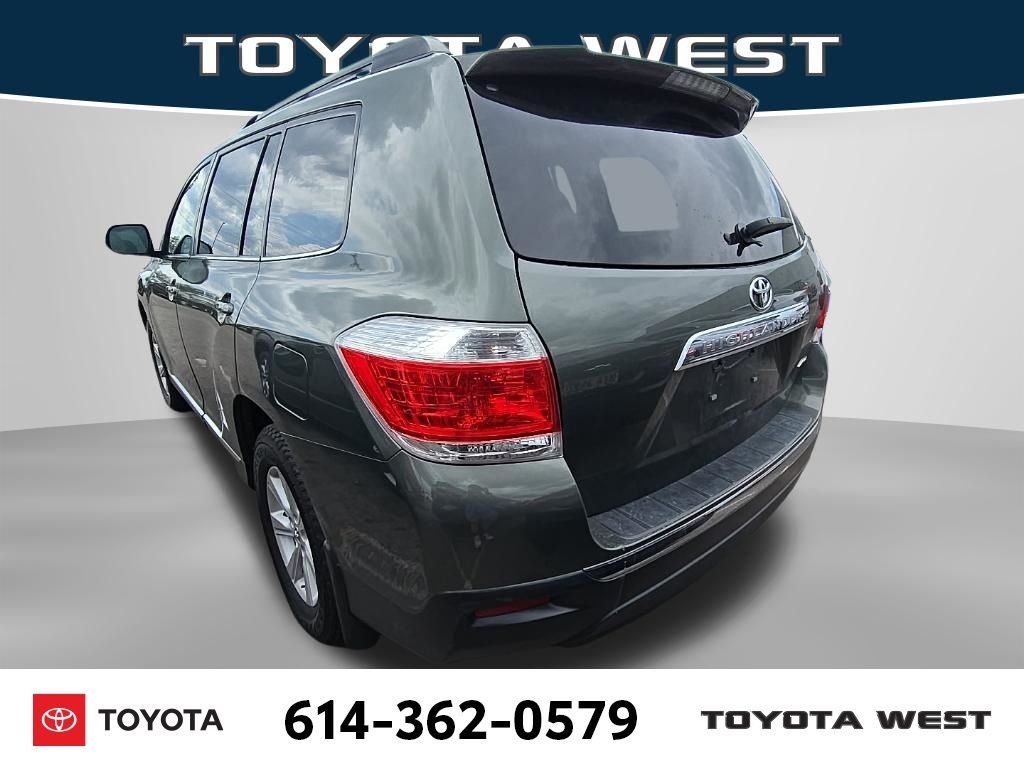 Used 2013 Green Toyota Base Plus V6 image 4