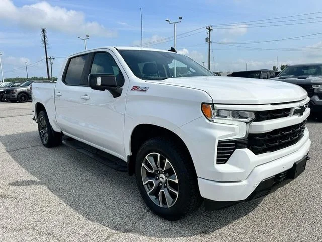 Used 2024 Summit White Chevrolet RST image 31