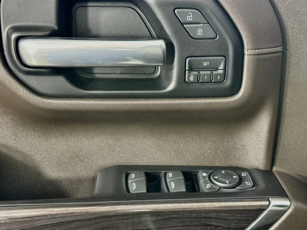 Used 2019 Silver Chevrolet LTZ image 20