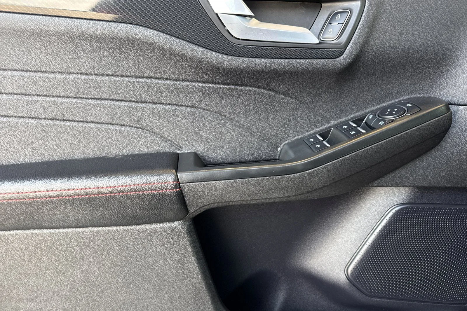 2024 Ford Escape ST-Line - Photo 8