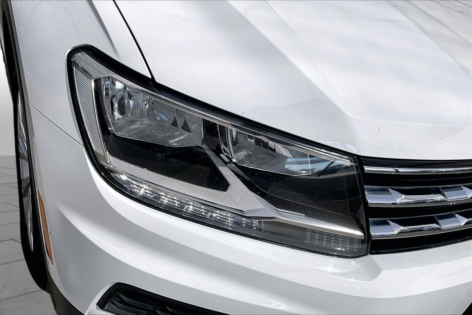 Used 2019 Pure White Volkswagen SE image 28