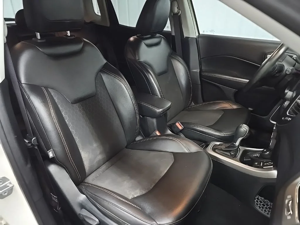Used 2018 White Jeep Latitude image 14