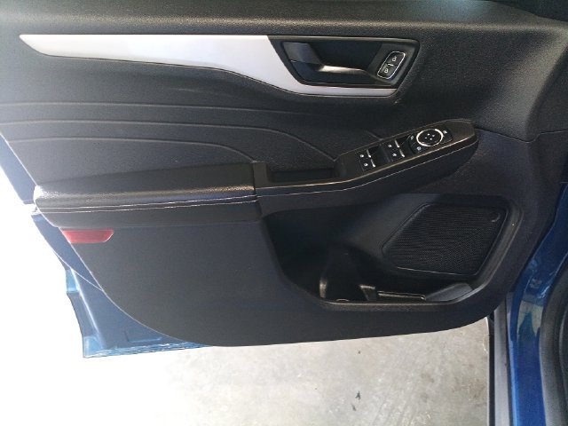 Used 2022 Blue Ford SE image 12