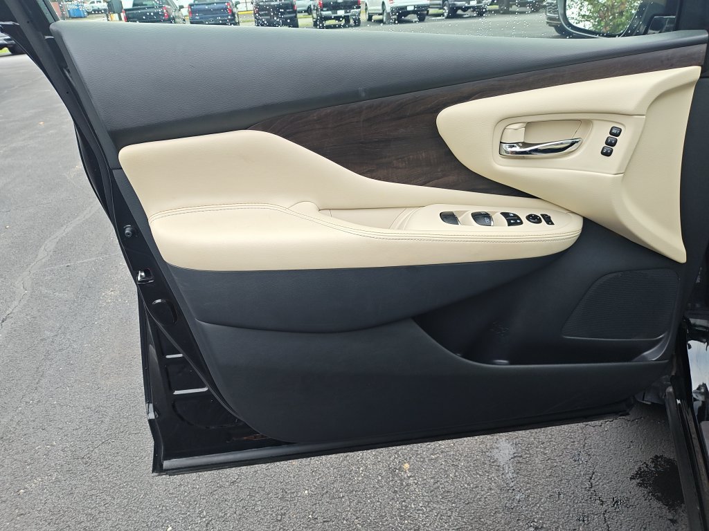 Used 2024 Black Nissan Platinum image 12