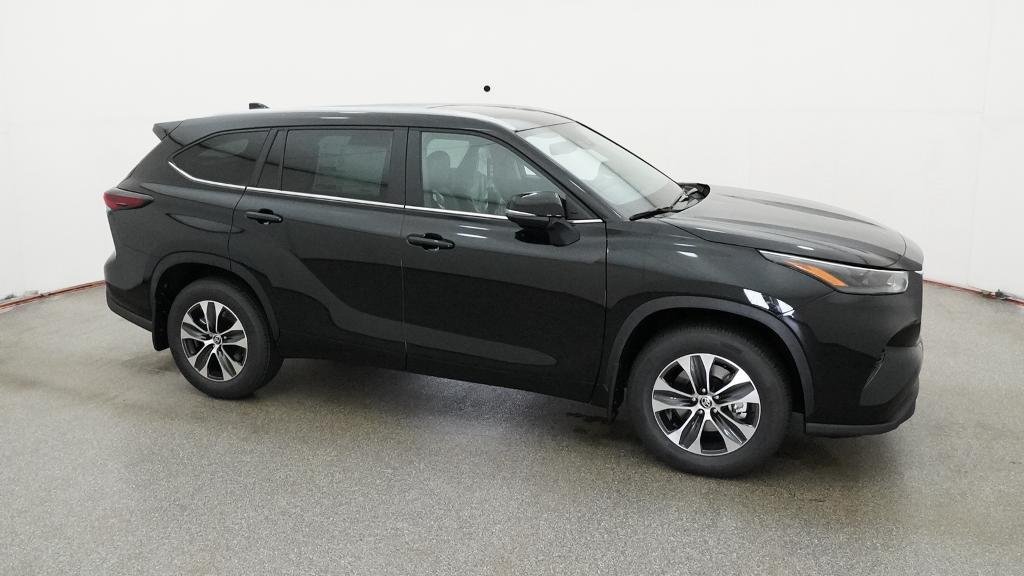 New 2026 Midnight Black Metallic Toyota XLE image 12
