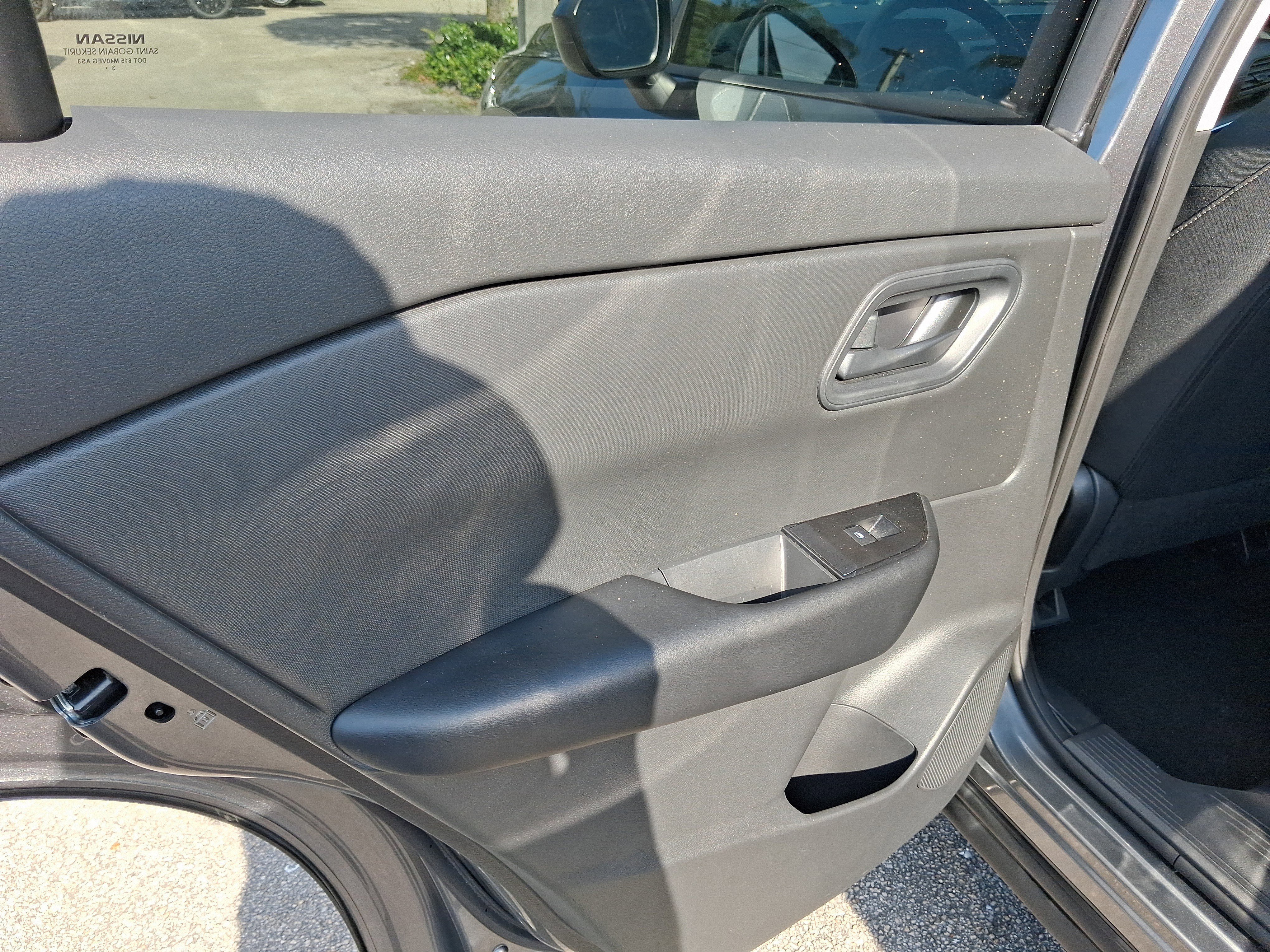 Used 2024 Gray Nissan S image 9