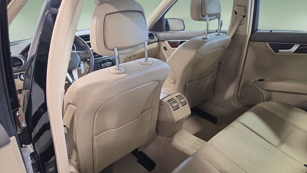 Used 2012  Mercedes-Benz C 300 image 16