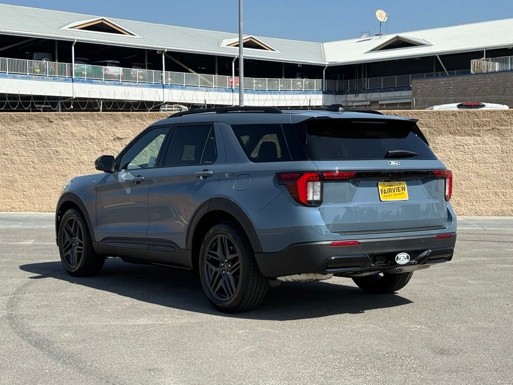New 2027 Vapor Blue Metallic Ford ST-Line image 4