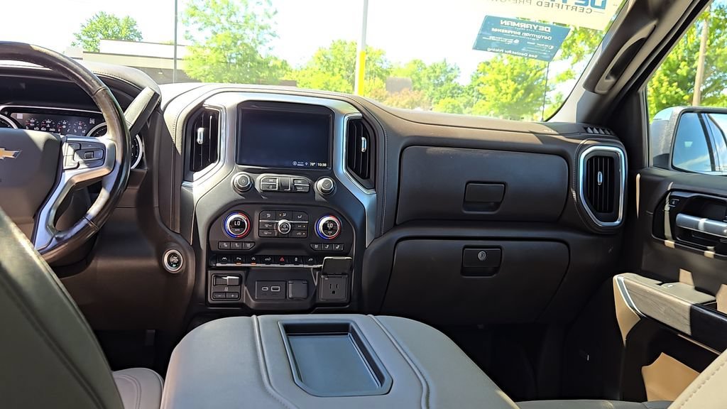 Used 2021 IRIDESCENT PEARL TRICOAT Chevrolet LTZ image 30