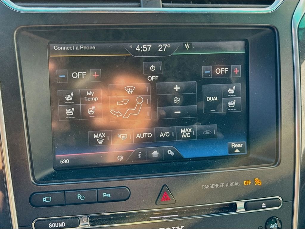 Used 2016  Ford Limited image 18
