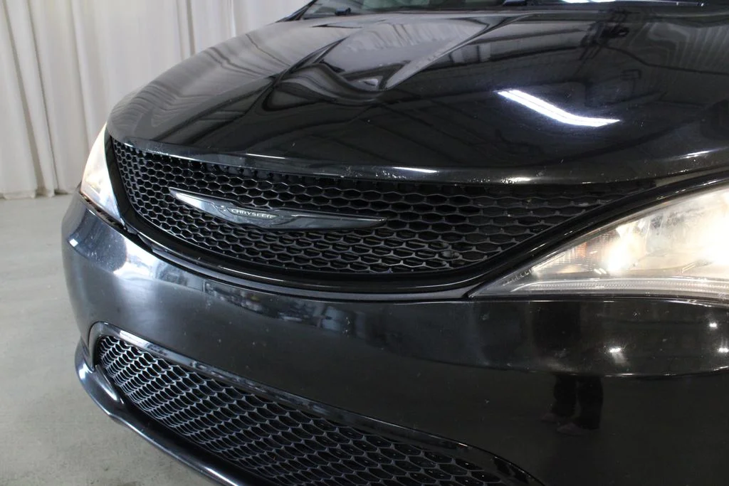 Used 2019 Black Chrysler Touring L Plus image 32